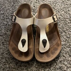 Sale!! Birkenstock Shimmery Cream Gizeh Sandals—great condition!